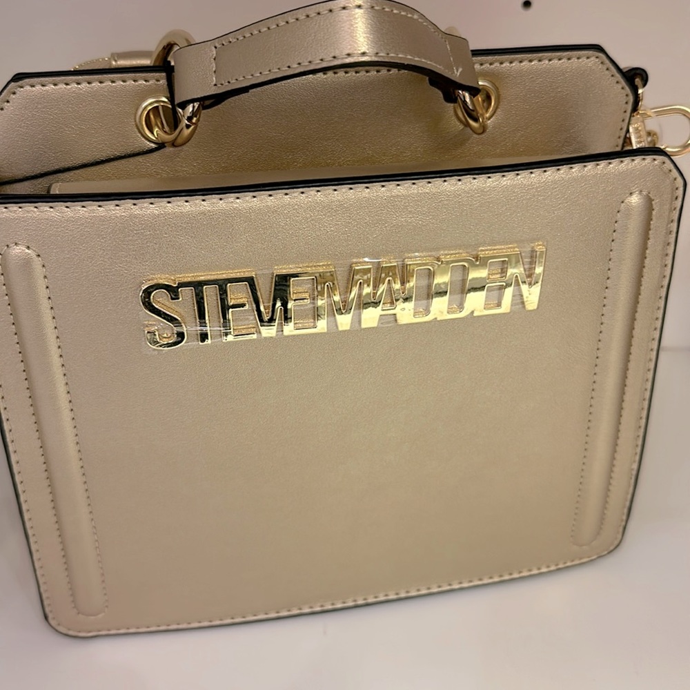 STEVE MADDEN BEVELYN “TIKTOK” HANDBAG. GOLD COLOR. BRAND NEW.